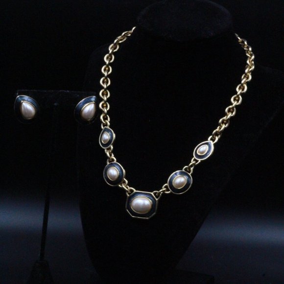 Monet Signed Designer Faux Pearl Enamel Link Necklace Earrings Set - Picture 8 of 8